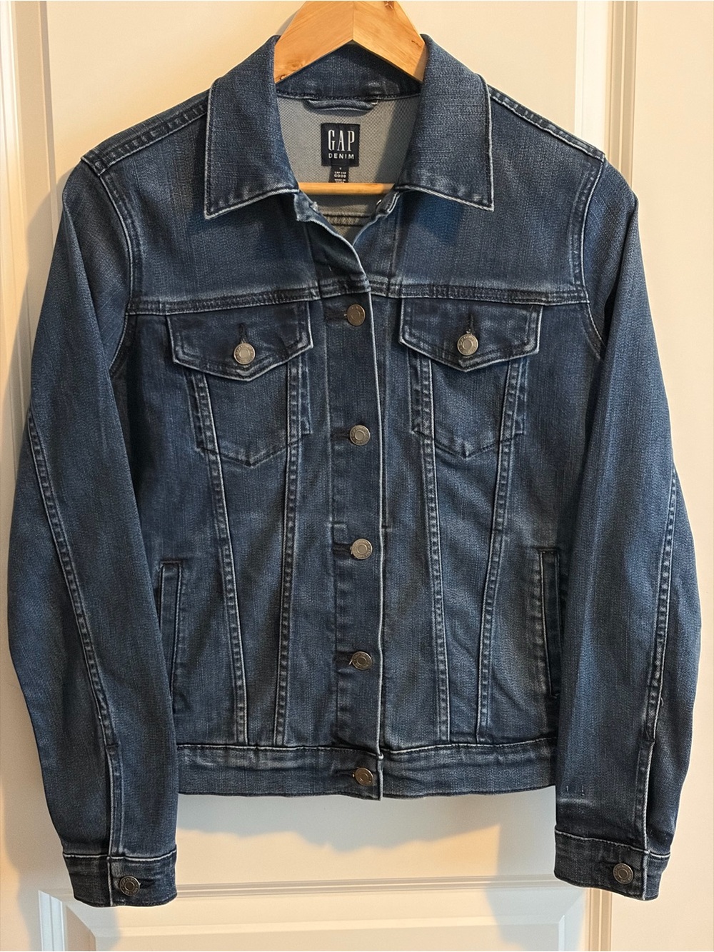 GAP Women's Denim Jacket in Medium Blue